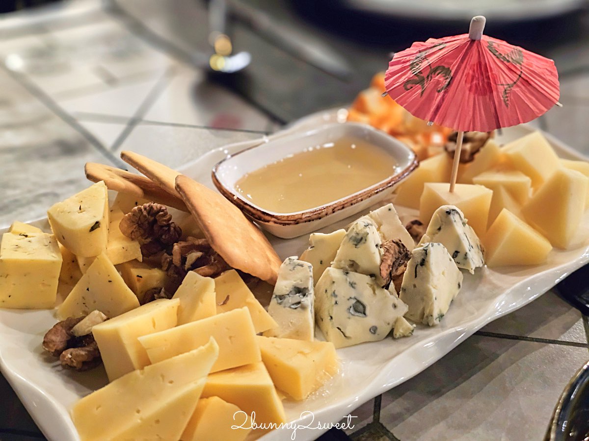【Emirhan Restaurant】撒馬爾罕景觀餐廳：屋頂第一排看雷吉斯坦夜景＋完整菜單價格分享 @兔兒毛毛姊妹花
