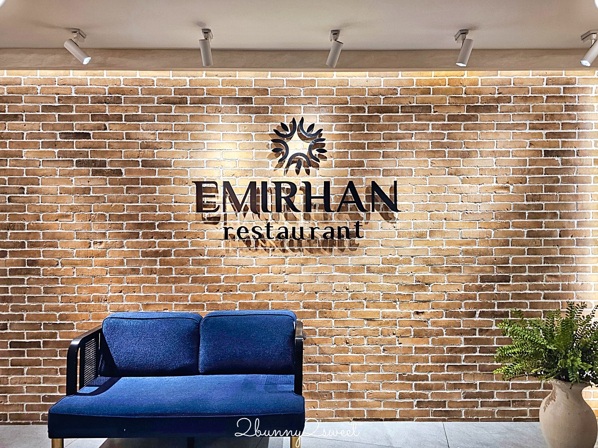 【Emirhan Restaurant】撒馬爾罕景觀餐廳：屋頂第一排看雷吉斯坦夜景＋完整菜單價格分享 @兔兒毛毛姊妹花