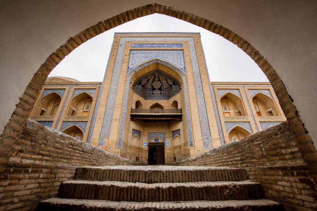 【穆罕默德&middot;阿明汗經學院 Mohammed Amin Khan Madrasah】希瓦古城最美藍色地標，學生宿舍改建飯店 @兔兒毛毛姊妹花