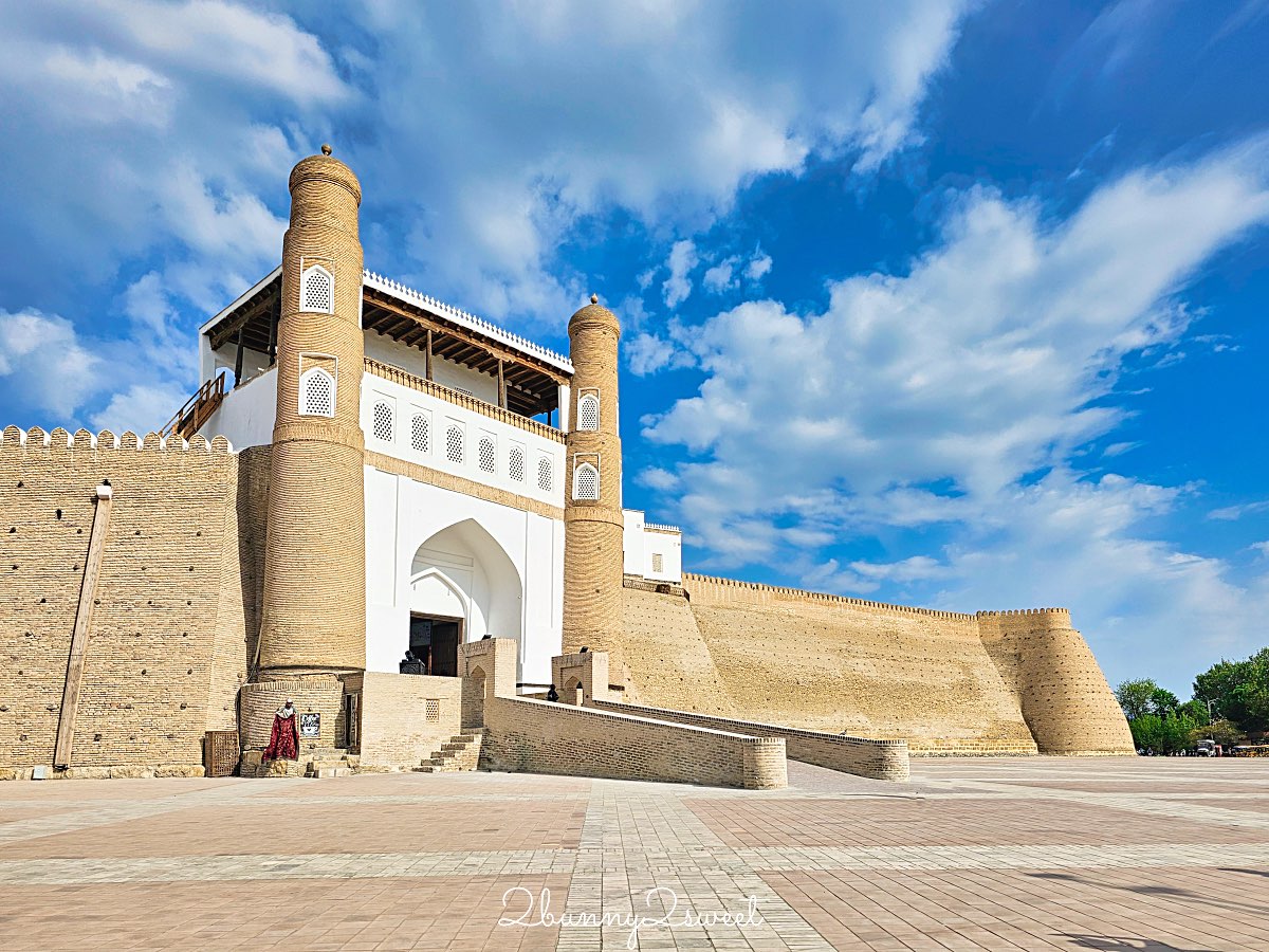 【布哈拉亞克要塞 Ark of Bukhara】走進千年土黃色皇城，俯瞰古城最佳視角｜門票交通攻略 @兔兒毛毛姊妹花