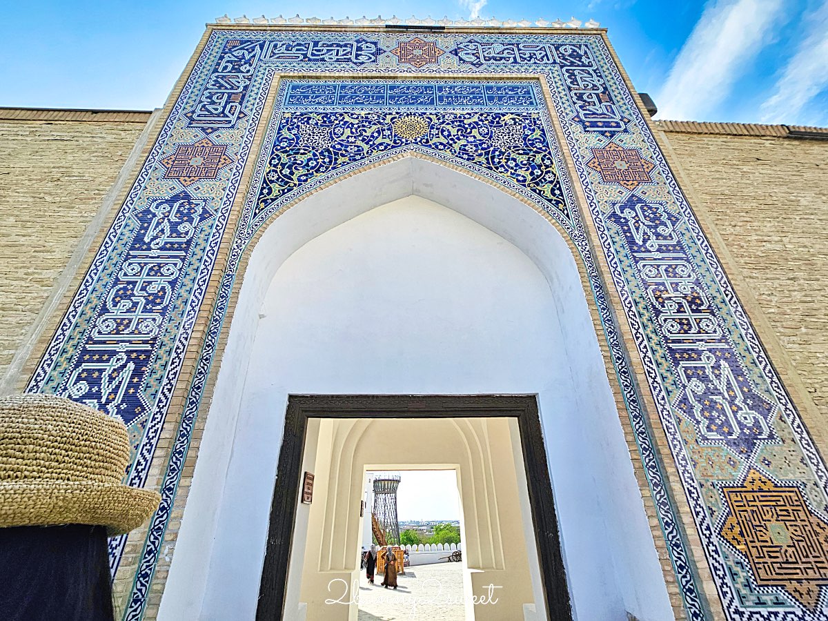【布哈拉亞克要塞 Ark of Bukhara】走進千年土黃色皇城，俯瞰古城最佳視角｜門票交通攻略 @兔兒毛毛姊妹花