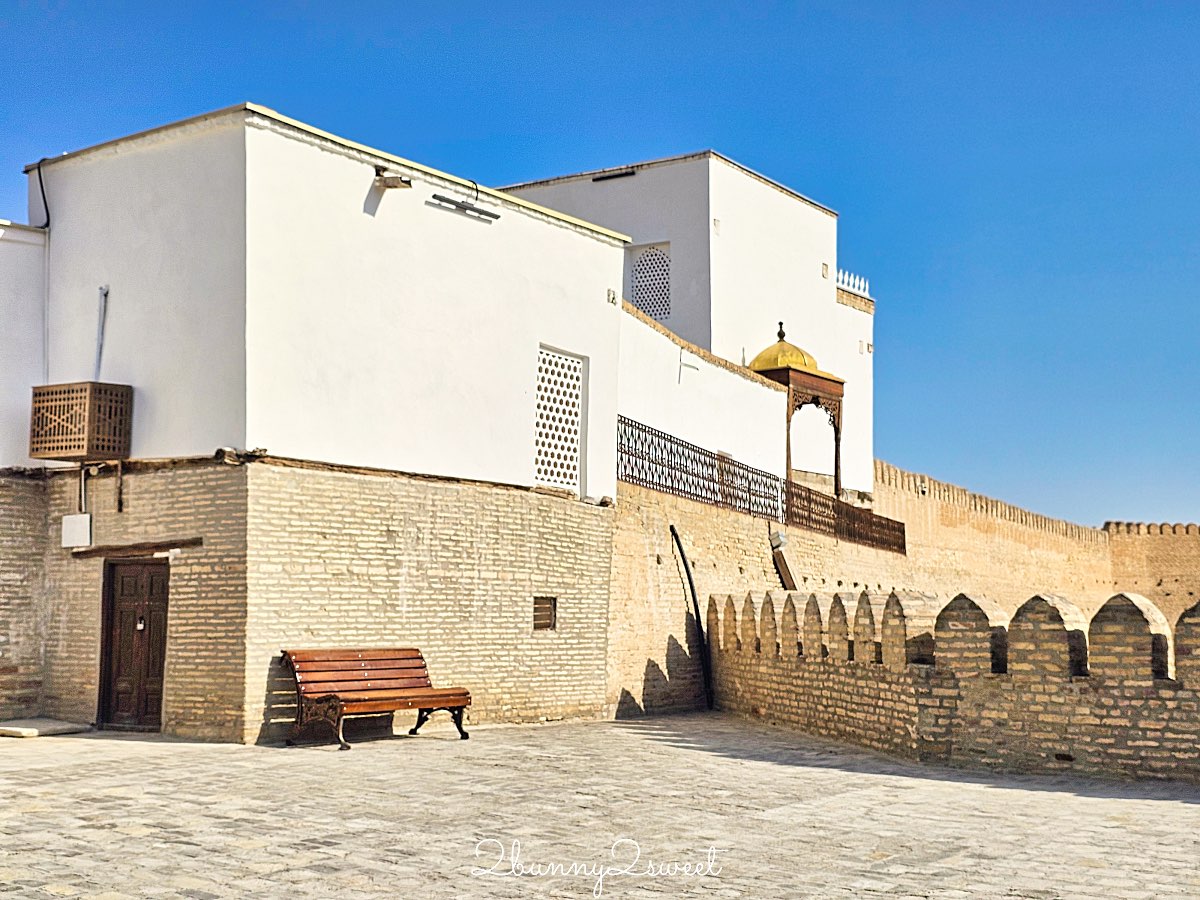 【布哈拉亞克要塞 Ark of Bukhara】走進千年土黃色皇城，俯瞰古城最佳視角｜門票交通攻略 @兔兒毛毛姊妹花