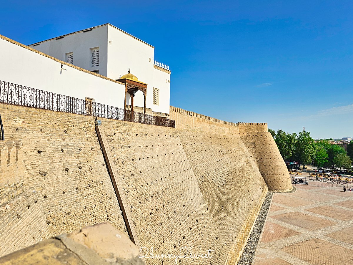【布哈拉亞克要塞 Ark of Bukhara】走進千年土黃色皇城，俯瞰古城最佳視角｜門票交通攻略 @兔兒毛毛姊妹花