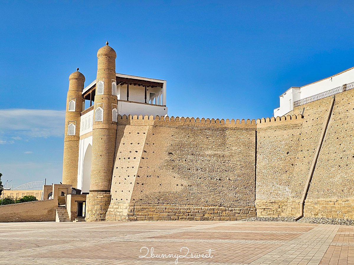 【布哈拉亞克要塞 Ark of Bukhara】走進千年土黃色皇城，俯瞰古城最佳視角｜門票交通攻略 @兔兒毛毛姊妹花