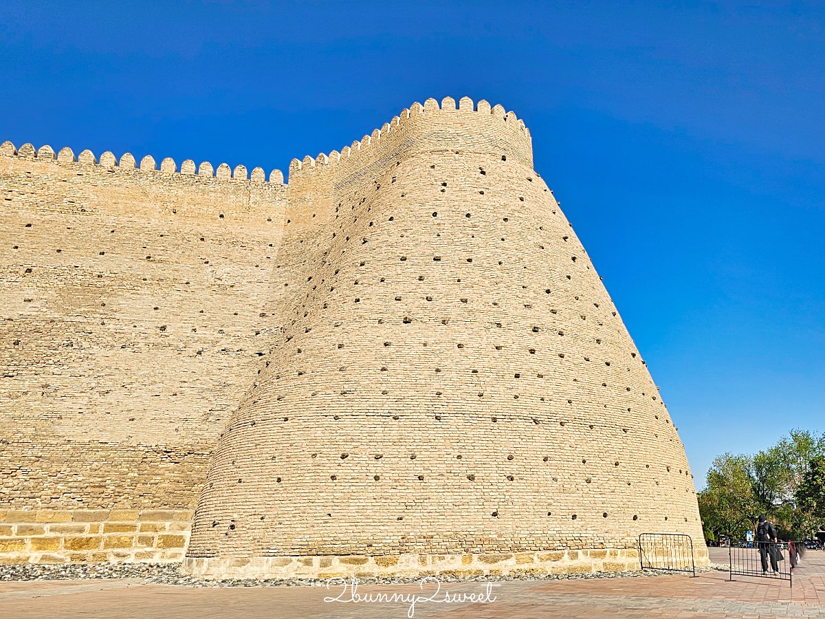 【布哈拉亞克要塞 Ark of Bukhara】走進千年土黃色皇城，俯瞰古城最佳視角｜門票交通攻略 @兔兒毛毛姊妹花