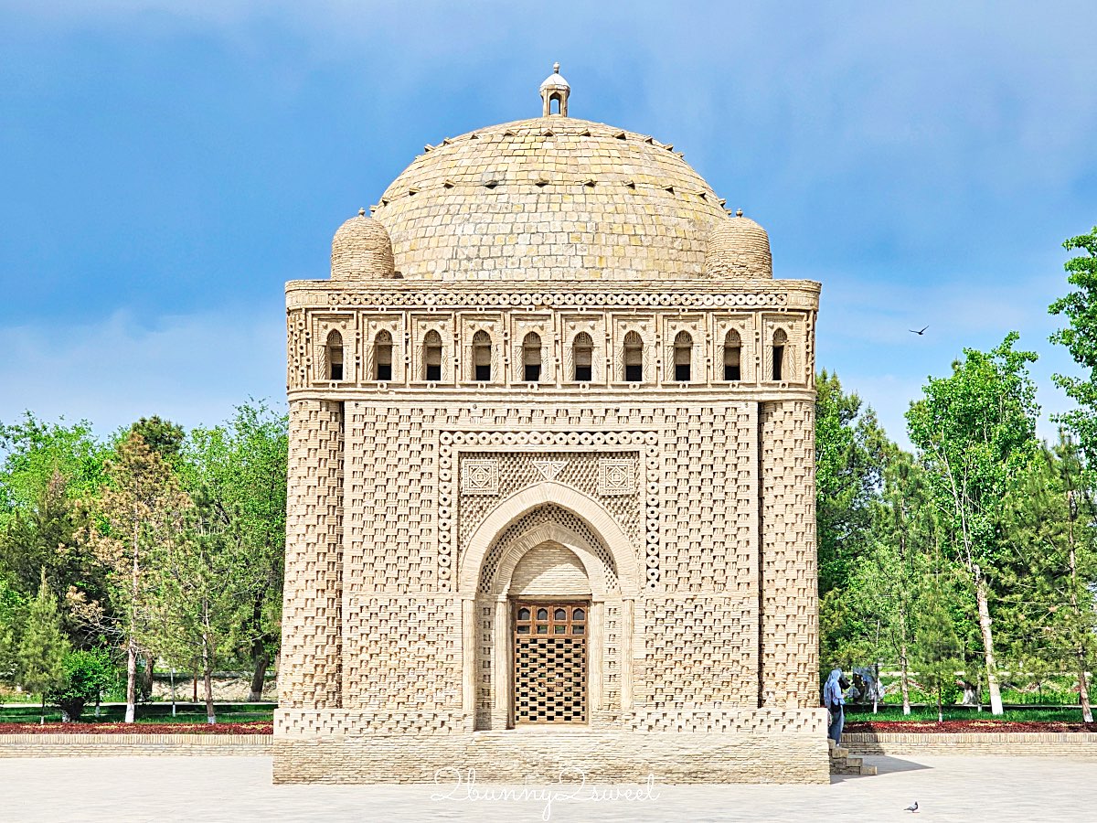 【薩馬尼德陵墓 Samanid Mausoleum】布哈拉必訪中亞最美「磚造蕾絲」，光影編織出的千年藝術奇蹟！ @兔兒毛毛姊妹花