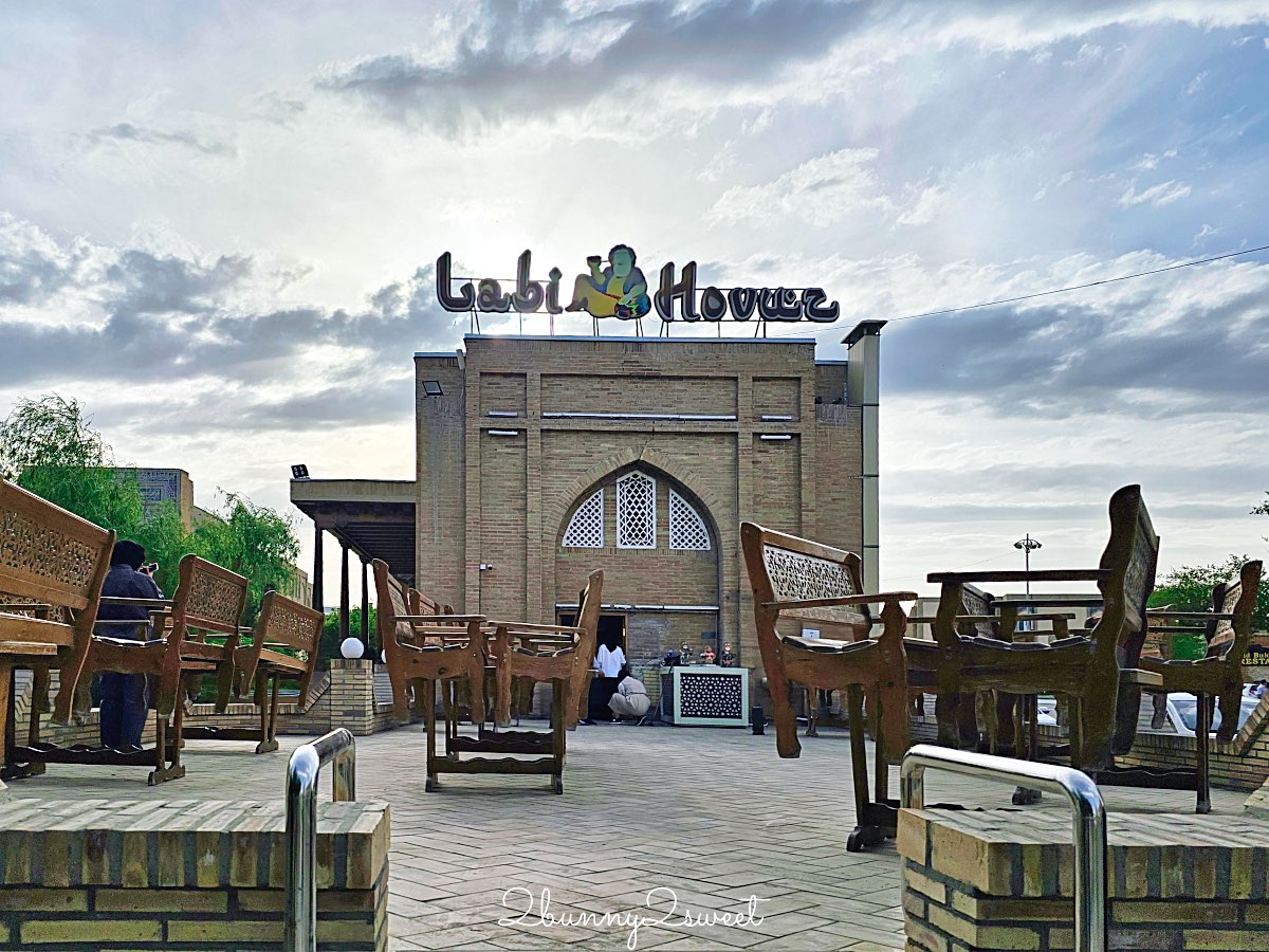 【Labi Hovuz】布哈拉必訪景觀餐廳：在千年古城池畔與四百年桑樹下享用烏茲別克在地料理 @兔兒毛毛姊妹花