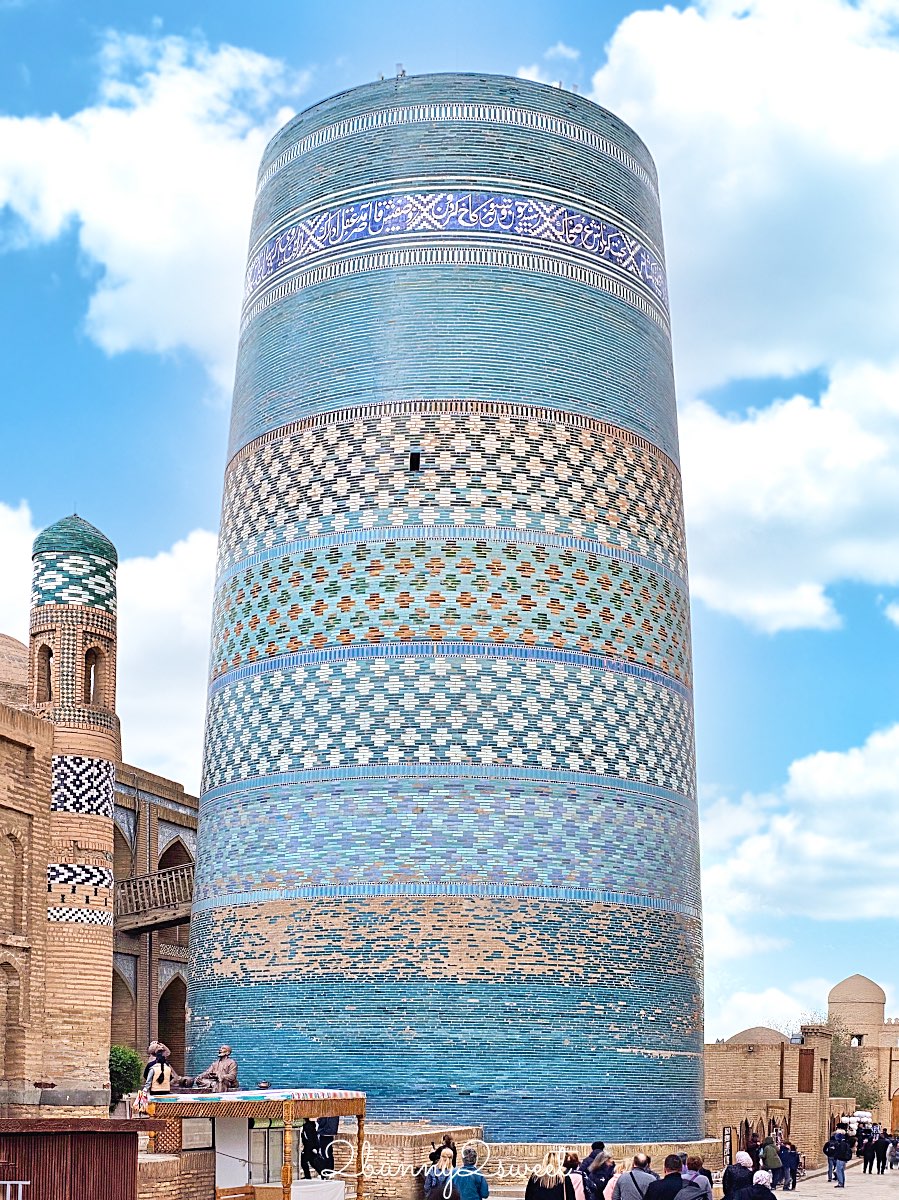 【希瓦卡爾塔米諾宣禮塔 Kalta Minor Minaret】29公尺藍色矮塔、未完成卻最經典的中亞地標 @兔兒毛毛姊妹花