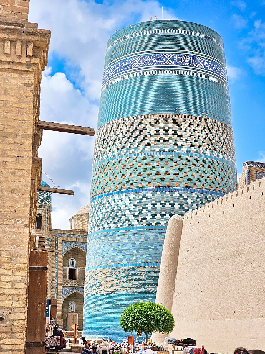 【希瓦卡爾塔米諾宣禮塔 Kalta Minor Minaret】29公尺藍色矮塔、未完成卻最經典的中亞地標 @兔兒毛毛姊妹花