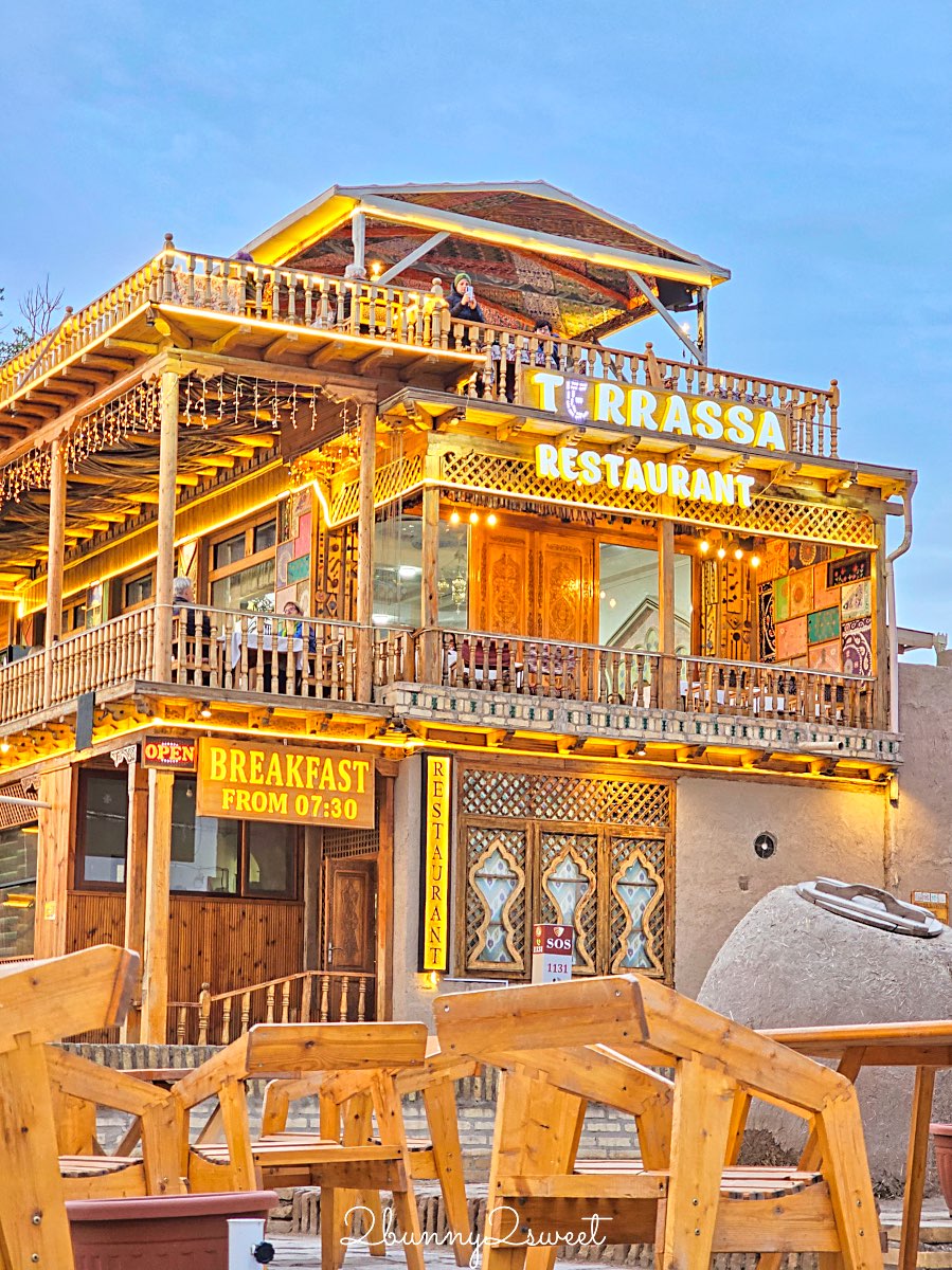 【Terrassa Cafe & Restaurant】希瓦古城最強景觀餐廳！欣賞矮宣禮塔與古城的VIP露台座位 @兔兒毛毛姊妹花