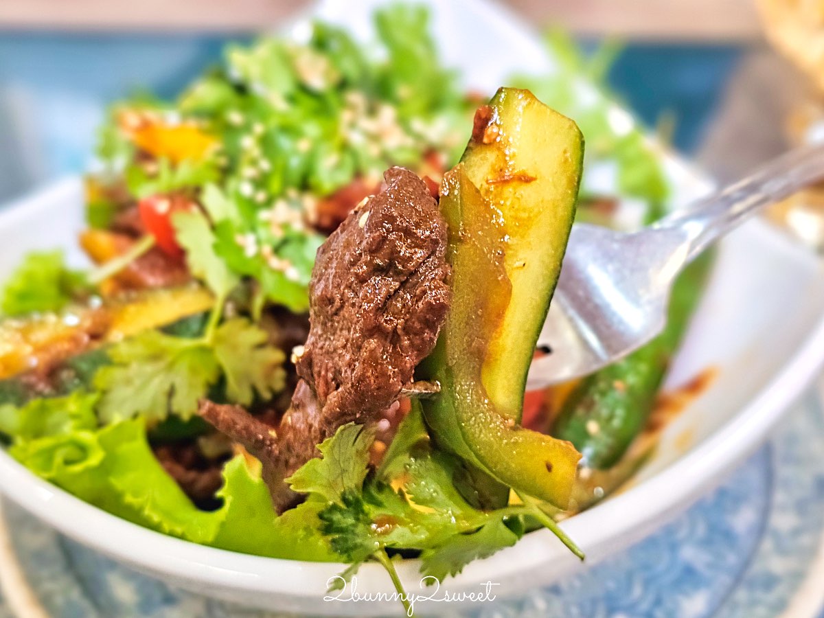 【Cafe Zarafshon】希瓦古城伊斯蘭霍賈宣禮塔旁絕美餐廳，必點希瓦特色餃子 @兔兒毛毛姊妹花