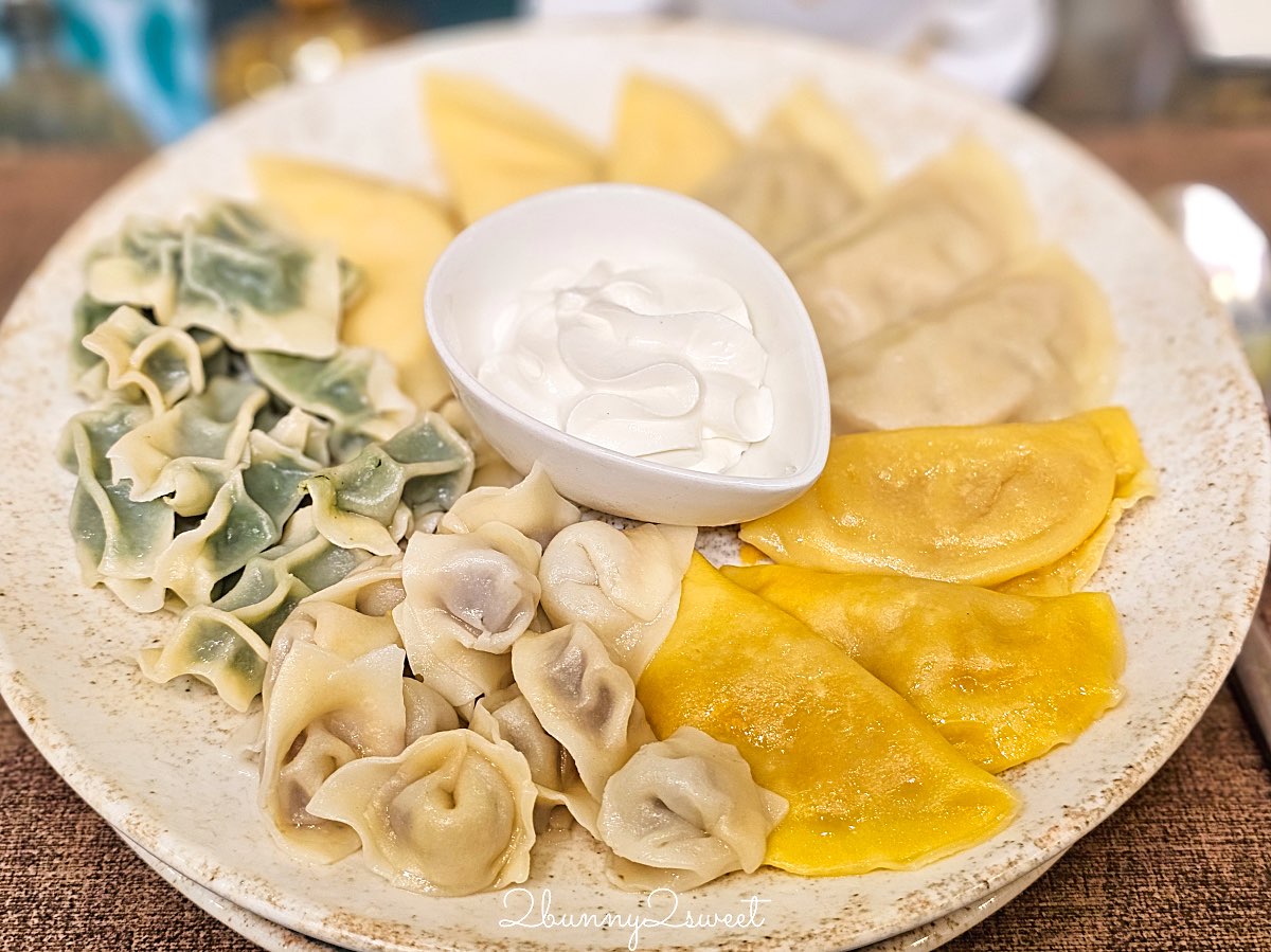 【Cafe Zarafshon】希瓦古城伊斯蘭霍賈宣禮塔旁絕美餐廳，必點希瓦特色餃子 @兔兒毛毛姊妹花