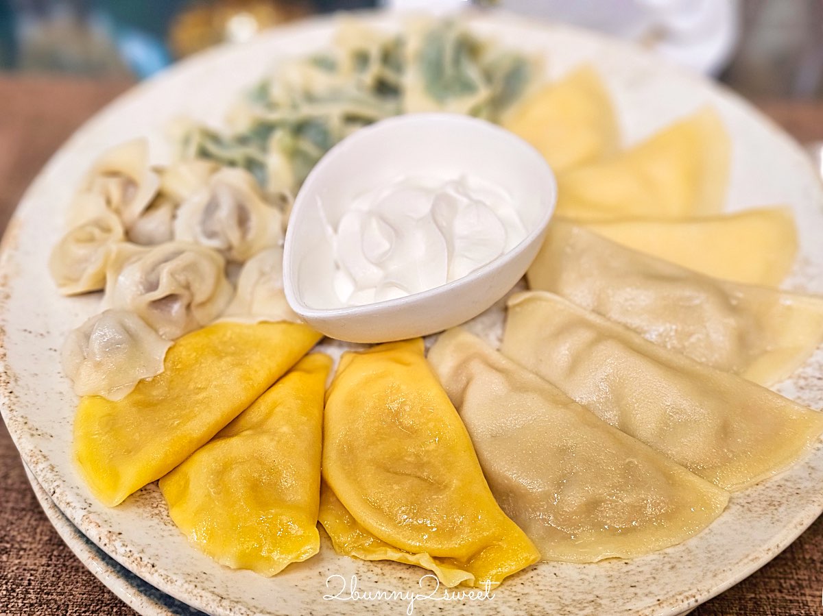 【Cafe Zarafshon】希瓦古城伊斯蘭霍賈宣禮塔旁絕美餐廳，必點希瓦特色餃子 @兔兒毛毛姊妹花