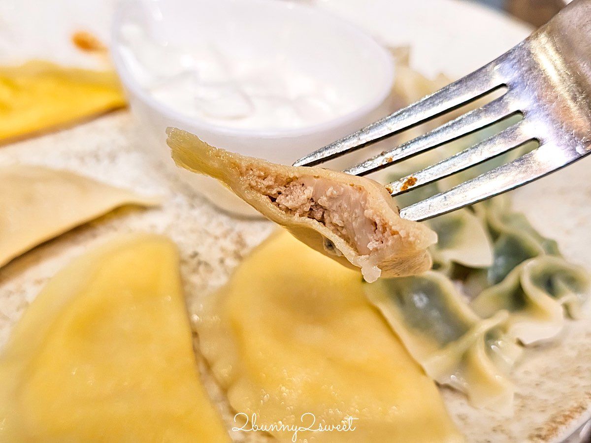 【Cafe Zarafshon】希瓦古城伊斯蘭霍賈宣禮塔旁絕美餐廳，必點希瓦特色餃子 @兔兒毛毛姊妹花