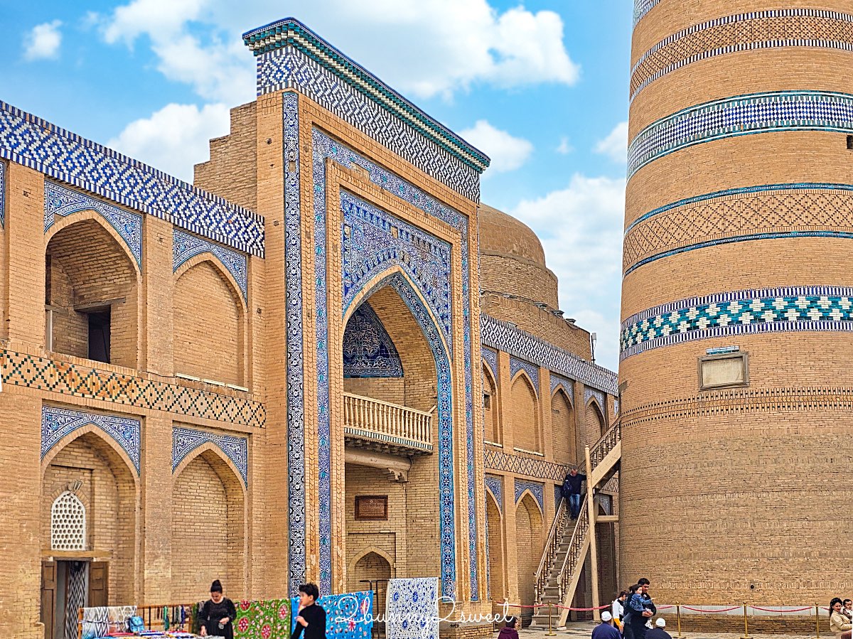 【伊斯蘭&middot;霍賈宣禮塔 Islam Khoja Minaret】登頂俯瞰中亞遺產，希瓦最高地標門票/交通攻略 @兔兒毛毛姊妹花