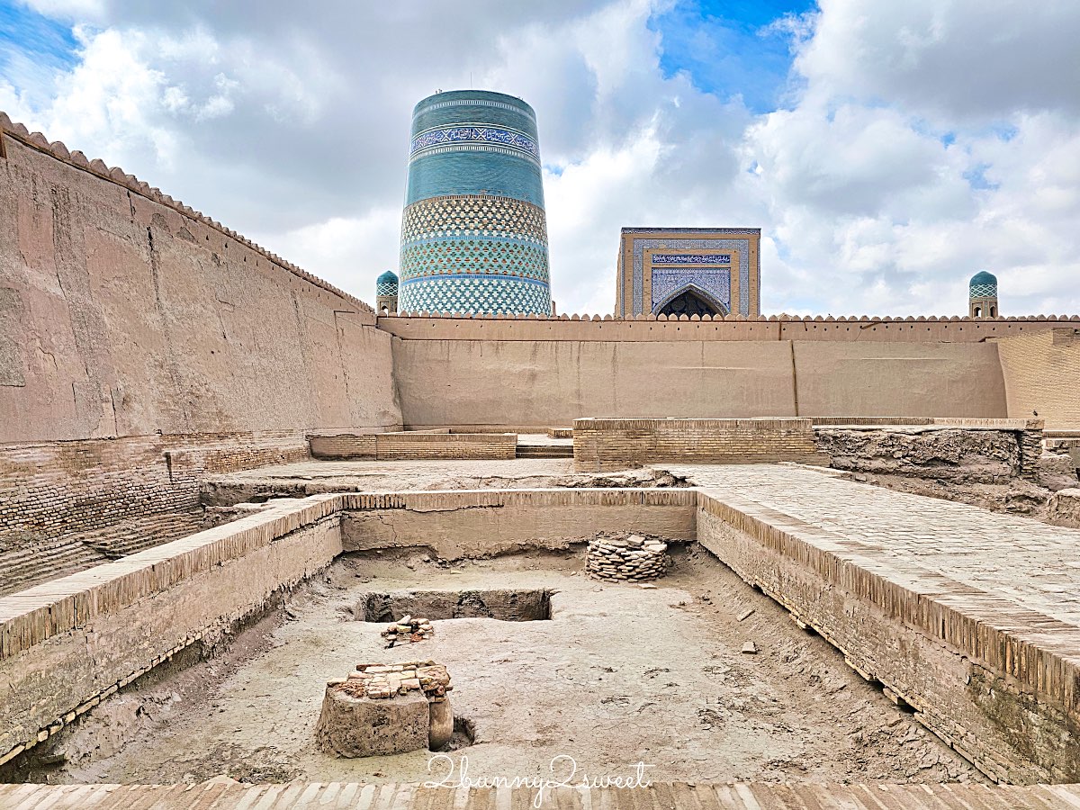 【希瓦可汗舊堡 Konya Ark】走進希瓦汗國王宮，登上【阿克謝赫博博瞭望台 Ak Sheikh-bobo Tower】俯瞰古城藍色天際線 @兔兒毛毛姊妹花