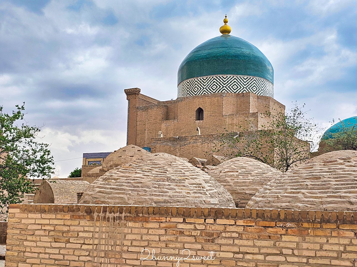 【帕拉萬&middot;馬哈穆德陵墓 Pakhlavan Makhmud Mausoleum】希瓦古城最美綠色圓頂，走進絕美滿版青花瓷磚空間 @兔兒毛毛姊妹花