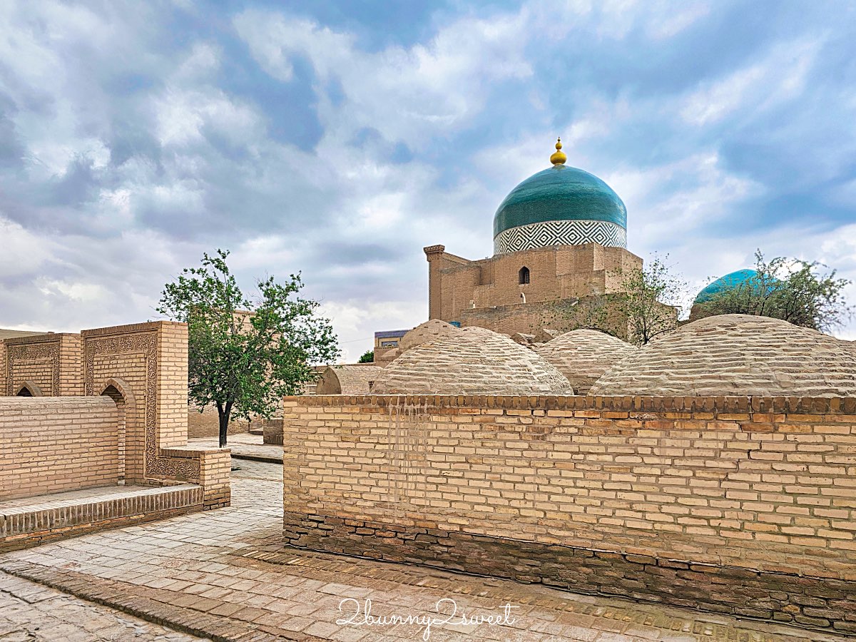 【帕拉萬&middot;馬哈穆德陵墓 Pakhlavan Makhmud Mausoleum】希瓦古城最美綠色圓頂，走進絕美滿版青花瓷磚空間 @兔兒毛毛姊妹花