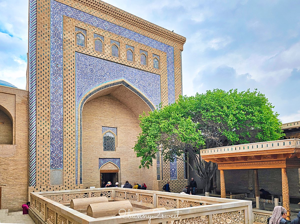 【帕拉萬&middot;馬哈穆德陵墓 Pakhlavan Makhmud Mausoleum】希瓦古城最美綠色圓頂，走進絕美滿版青花瓷磚空間 @兔兒毛毛姊妹花