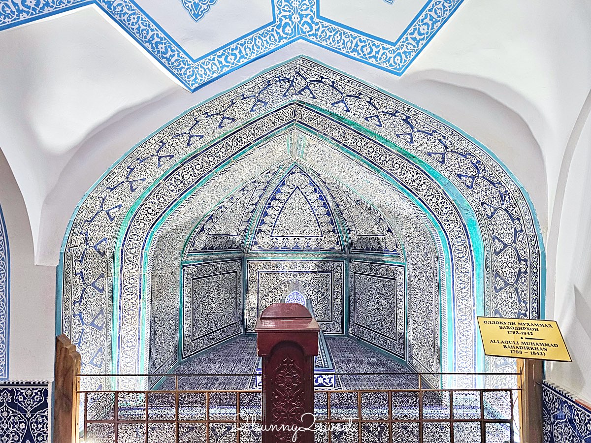 【帕拉萬&middot;馬哈穆德陵墓 Pakhlavan Makhmud Mausoleum】希瓦古城最美綠色圓頂，走進絕美滿版青花瓷磚空間 @兔兒毛毛姊妹花