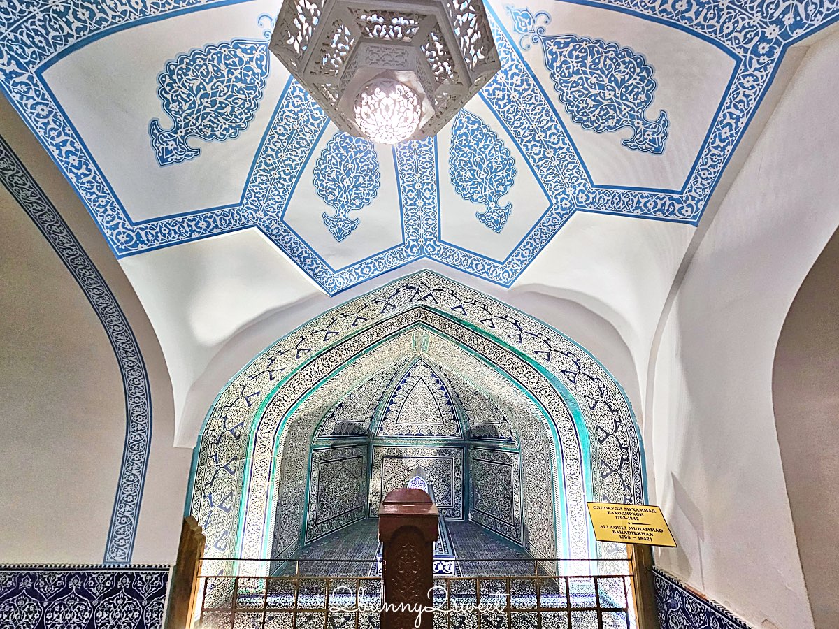 【帕拉萬&middot;馬哈穆德陵墓 Pakhlavan Makhmud Mausoleum】希瓦古城最美綠色圓頂，走進絕美滿版青花瓷磚空間 @兔兒毛毛姊妹花