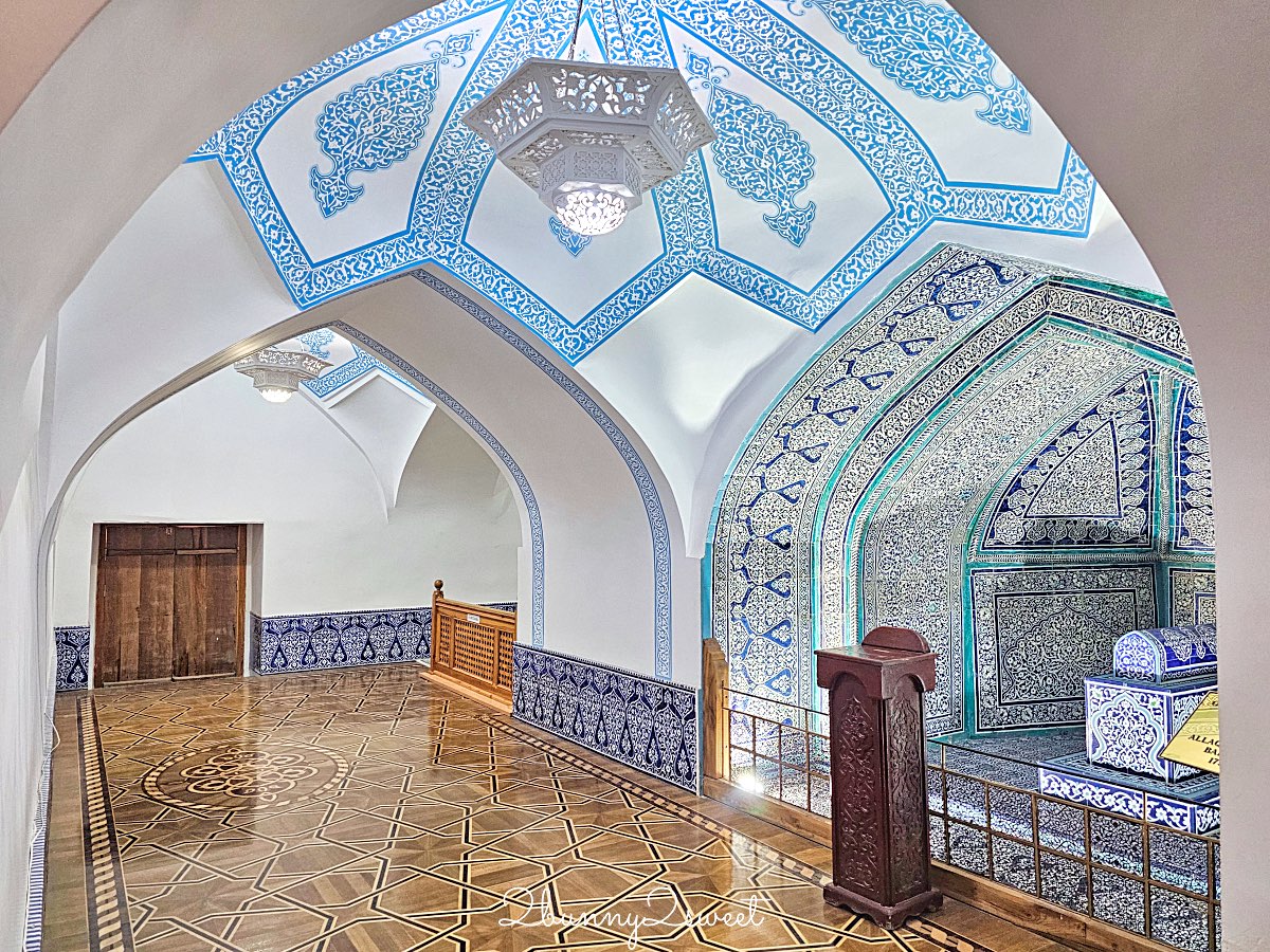 【帕拉萬&middot;馬哈穆德陵墓 Pakhlavan Makhmud Mausoleum】希瓦古城最美綠色圓頂，走進絕美滿版青花瓷磚空間 @兔兒毛毛姊妹花