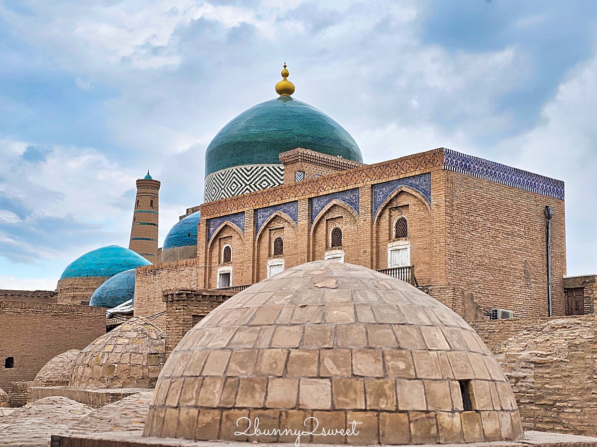 【帕拉萬&middot;馬哈穆德陵墓 Pakhlavan Makhmud Mausoleum】希瓦古城最美綠色圓頂，走進絕美滿版青花瓷磚空間 @兔兒毛毛姊妹花