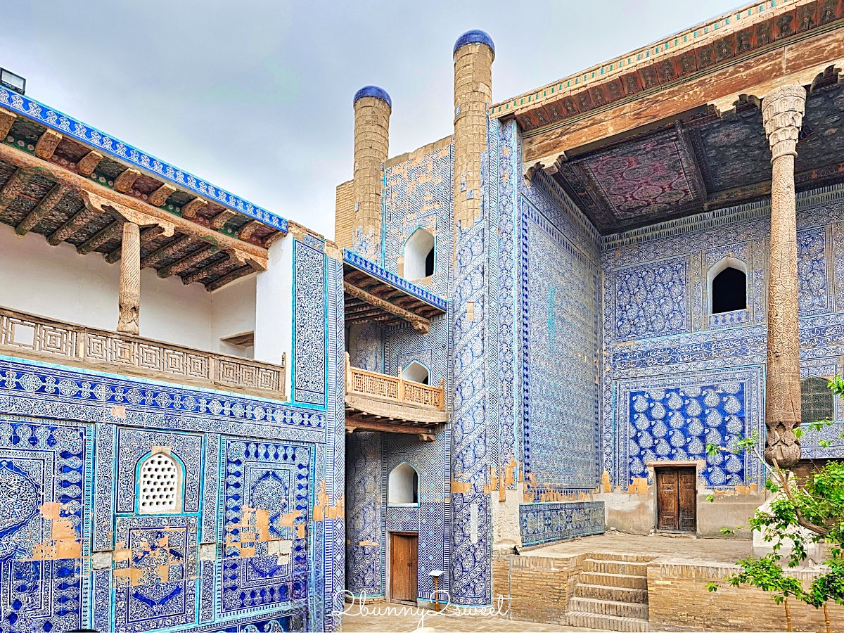 【希瓦石頭宮 Tashhovli Palace】藍色磁磚後宮太夢幻！走進汗國皇室生活的華麗宮殿 @兔兒毛毛姊妹花