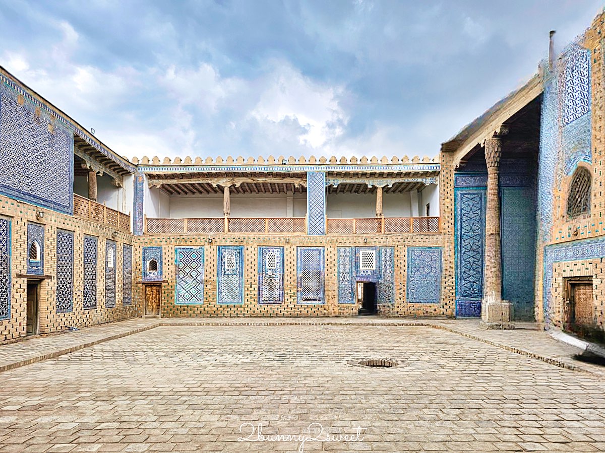 【希瓦石頭宮 Tashhovli Palace】藍色磁磚後宮太夢幻！走進汗國皇室生活的華麗宮殿 @兔兒毛毛姊妹花