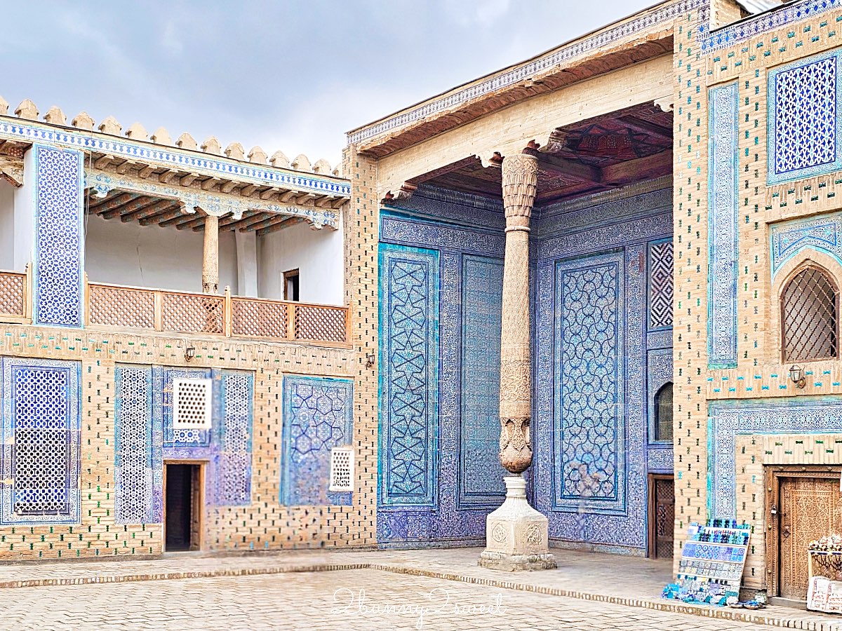 【希瓦石頭宮 Tashhovli Palace】藍色磁磚後宮太夢幻！走進汗國皇室生活的華麗宮殿 @兔兒毛毛姊妹花