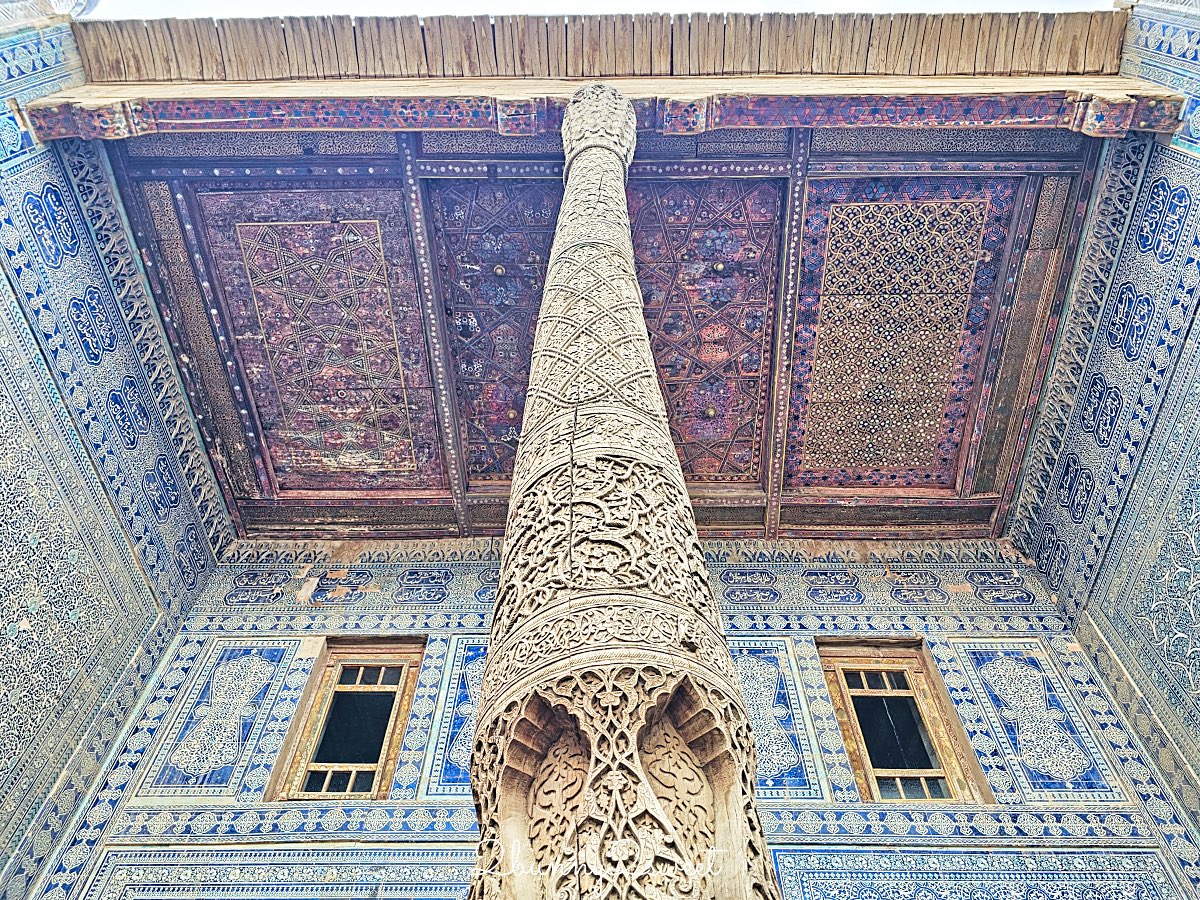 【希瓦石頭宮 Tashhovli Palace】藍色磁磚後宮太夢幻！走進汗國皇室生活的華麗宮殿 @兔兒毛毛姊妹花