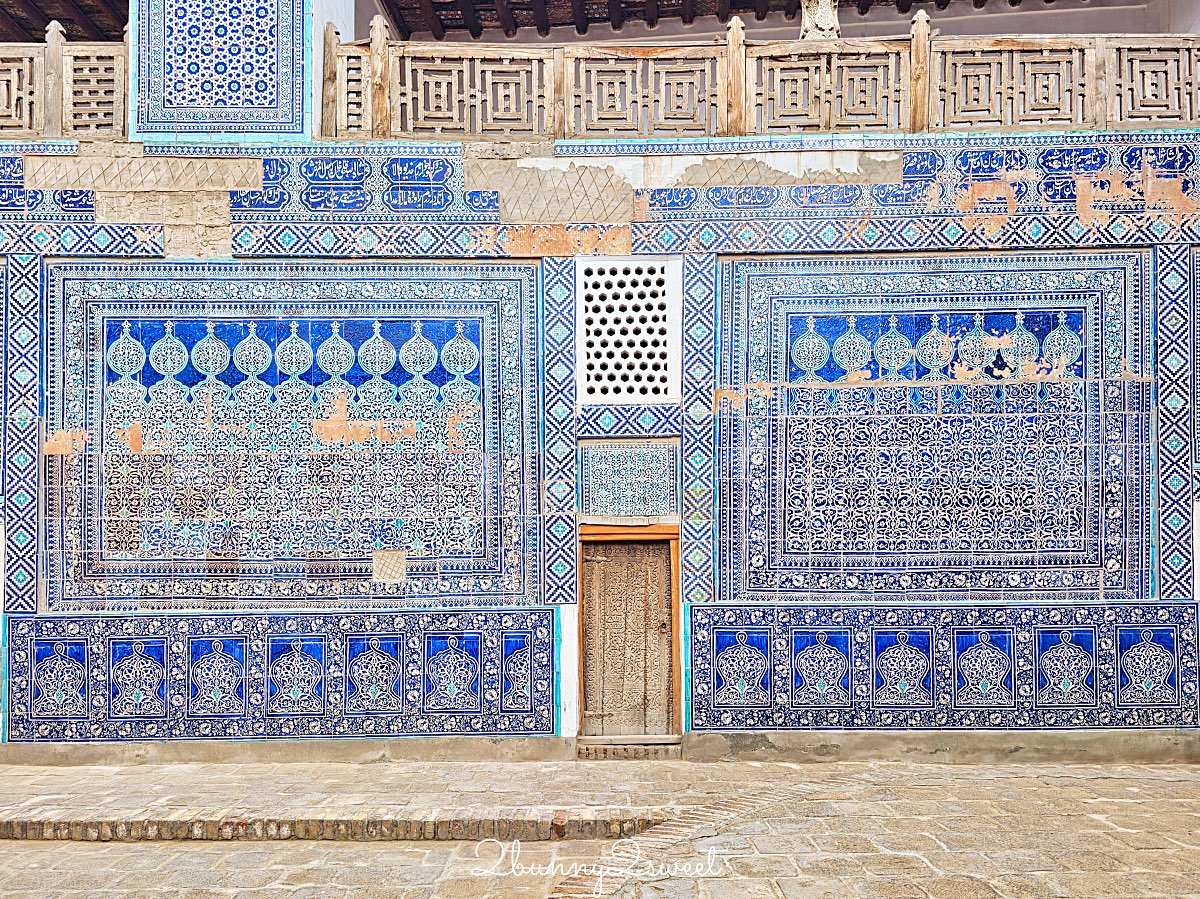 【希瓦石頭宮 Tashhovli Palace】藍色磁磚後宮太夢幻！走進汗國皇室生活的華麗宮殿 @兔兒毛毛姊妹花