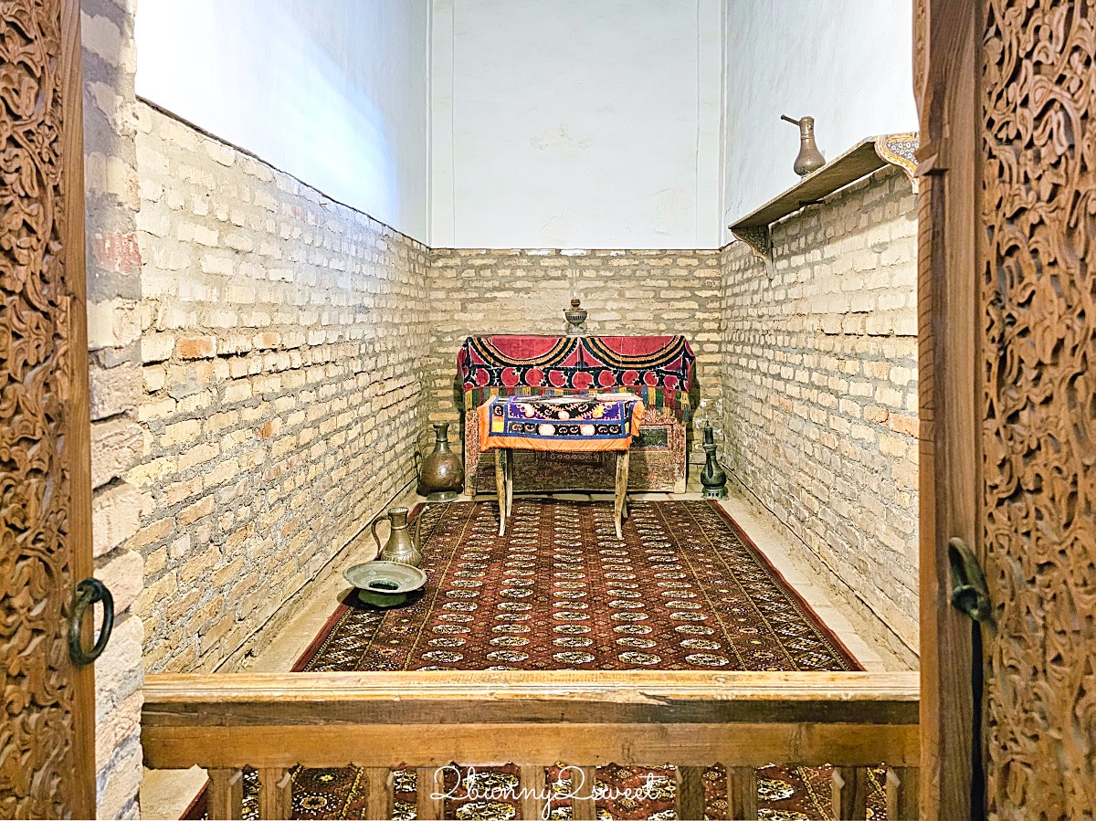 【希瓦石頭宮 Tashhovli Palace】藍色磁磚後宮太夢幻！走進汗國皇室生活的華麗宮殿 @兔兒毛毛姊妹花