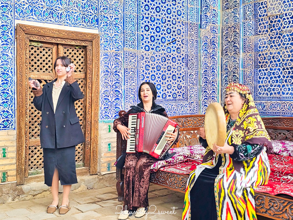 【希瓦石頭宮 Tashhovli Palace】藍色磁磚後宮太夢幻！走進汗國皇室生活的華麗宮殿 @兔兒毛毛姊妹花