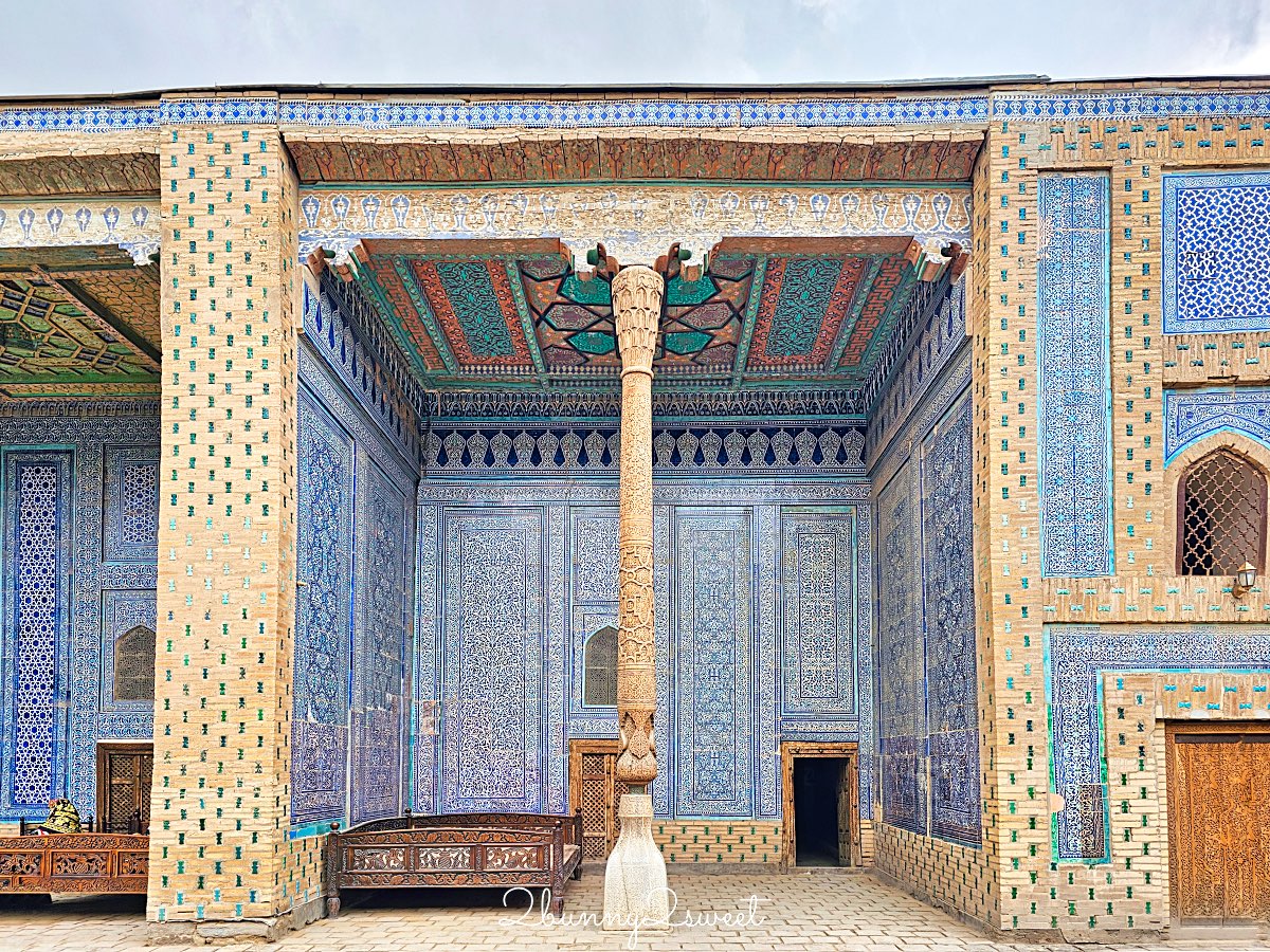 【希瓦石頭宮 Tashhovli Palace】藍色磁磚後宮太夢幻！走進汗國皇室生活的華麗宮殿 @兔兒毛毛姊妹花