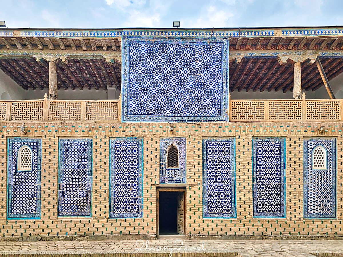 【希瓦石頭宮 Tashhovli Palace】藍色磁磚後宮太夢幻！走進汗國皇室生活的華麗宮殿 @兔兒毛毛姊妹花