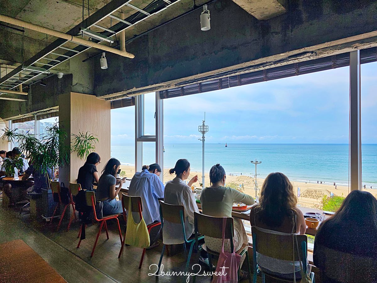 釜山海雲台海景咖啡廳 Working Holiday｜海景第一排無敵窗景、班尼迪克蛋早午餐，點餐交通攻略 @兔兒毛毛姊妹花
