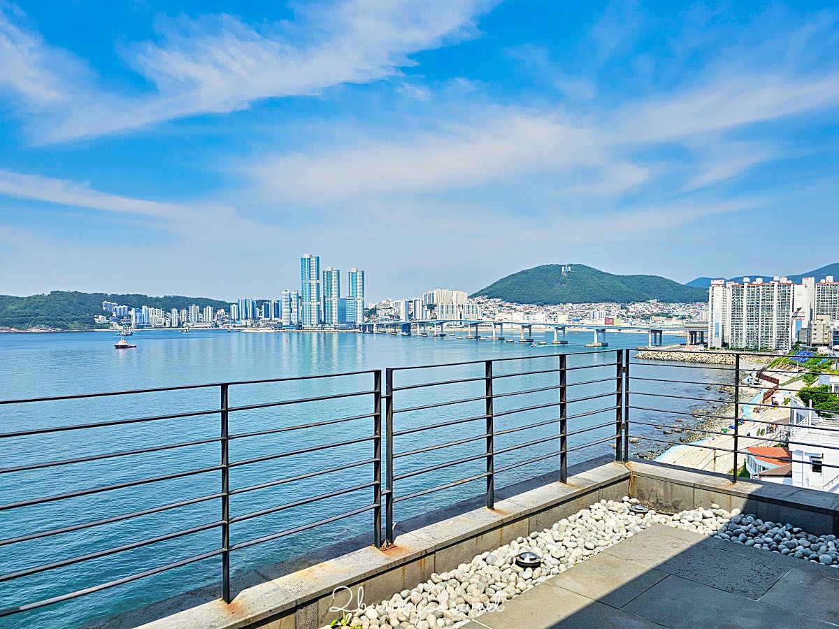釜山白淺灘文化村咖啡廳｜Aether海景咖啡廳開箱，270度無敵海景＋人氣早午餐，影島必訪景觀咖啡廳 @兔兒毛毛姊妹花