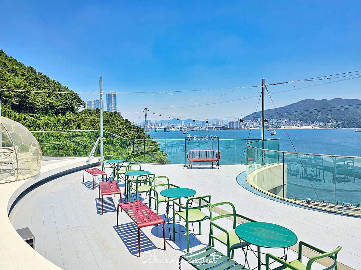 釜山松島咖啡廳》EL16.52 坐擁絕美松島海上纜車第一排，岩南公園旁得獎海景咖啡廳 @兔兒毛毛姊妹花