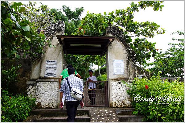 [2012 Bali] 烏魯瓦圖等待合體的守護神與神鷹-神鷹廣場 @兔兒毛毛姊妹花