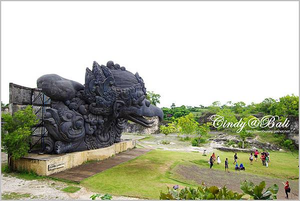 [2012 Bali] 烏魯瓦圖等待合體的守護神與神鷹-神鷹廣場 @兔兒毛毛姊妹花