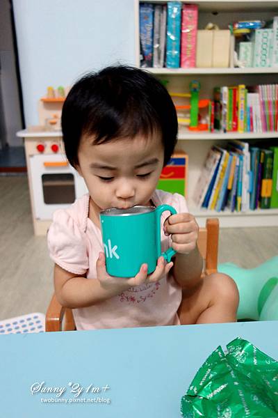 [好物。推薦] 好用餐具大集合~Edison叉匙、學習筷。Think Baby餐具。Kids club食物剪 @兔兒毛毛姊妹花