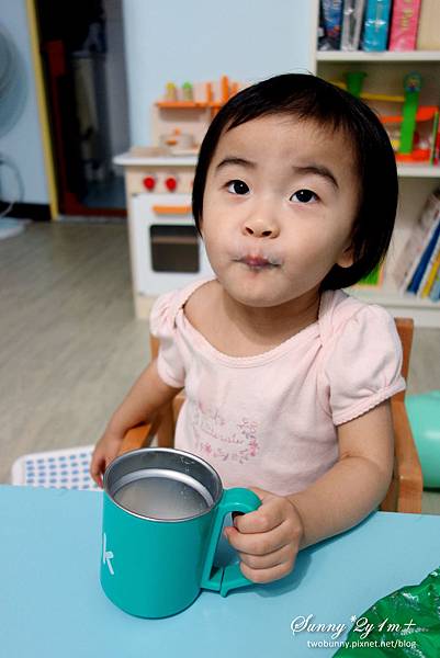 [好物。推薦] 好用餐具大集合~Edison叉匙、學習筷。Think Baby餐具。Kids club食物剪 @兔兒毛毛姊妹花