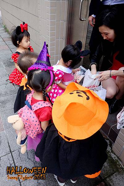 [兔兒。2Y6M+] Halloween 上街討糖趣 @兔兒毛毛姊妹花