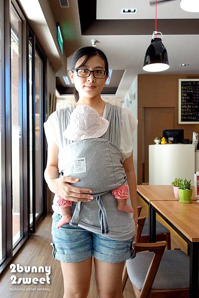 [好物。敗家] 輕薄、好背又安全的『Baby K&#8217;tan Carrier』雙肩式親密背巾 @兔兒毛毛姊妹花