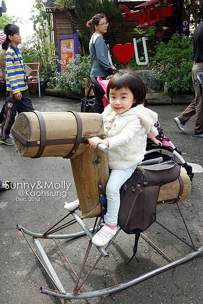 [親子遊。高雄] 追逐暖陽小旅行(下)-動物園裡看飛機??@好好玩的淨園農場 @兔兒毛毛姊妹花