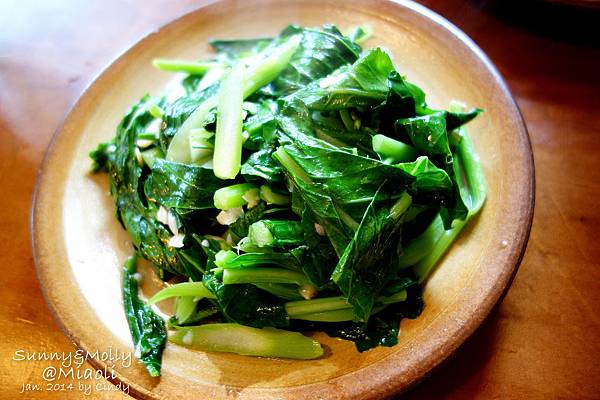 [親子遊。苗栗] 草莓。溫泉。牧場行 (上)-棗莊用餐餵兔子&#038;大湖採草莓 @兔兒毛毛姊妹花