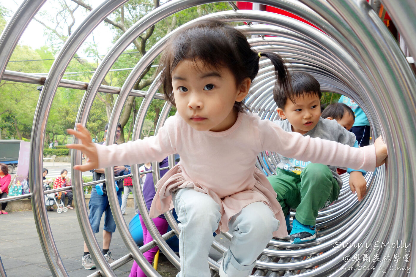 [桃園。特色公園] 虎頭山公園。奧爾森林學堂～免費溜滑梯玩不完～桃園免費景點 @兔兒毛毛姊妹花