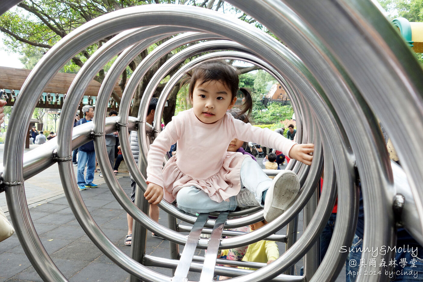 [桃園。特色公園] 虎頭山公園。奧爾森林學堂～免費溜滑梯玩不完～桃園免費景點 @兔兒毛毛姊妹花