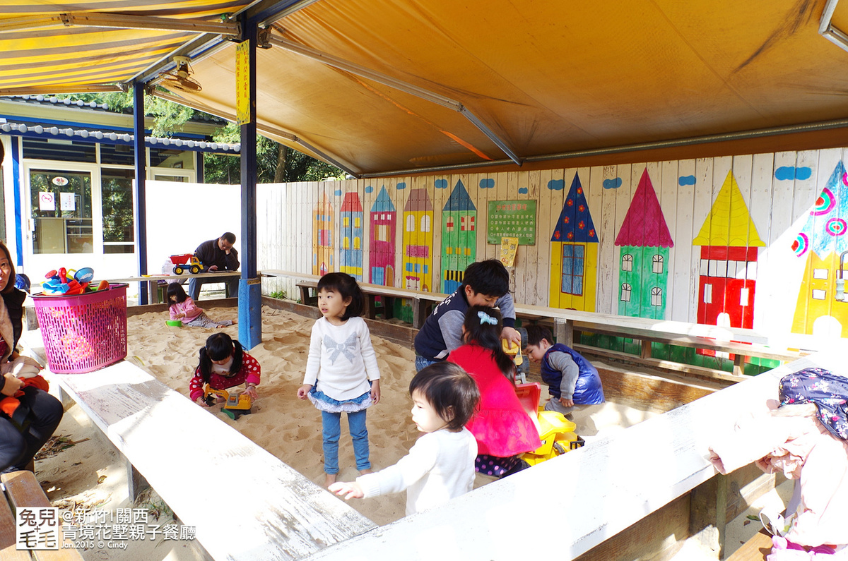 [新竹。親子景點] 關西一日遊～採草莓+青境花墅親子餐廳玩沙、吹泡泡 (宏晟菇業休閒園區) @兔兒毛毛姊妹花